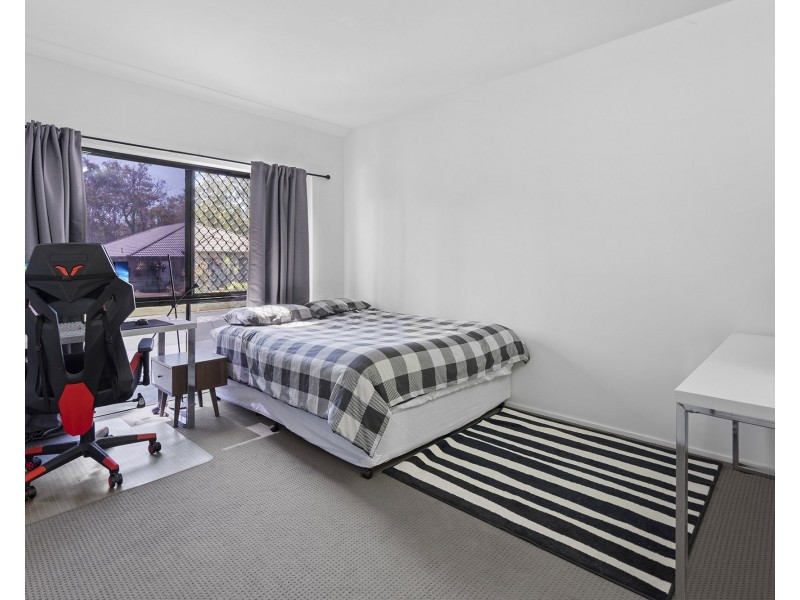 8 Blackfen Court, Arundel QLD 4214