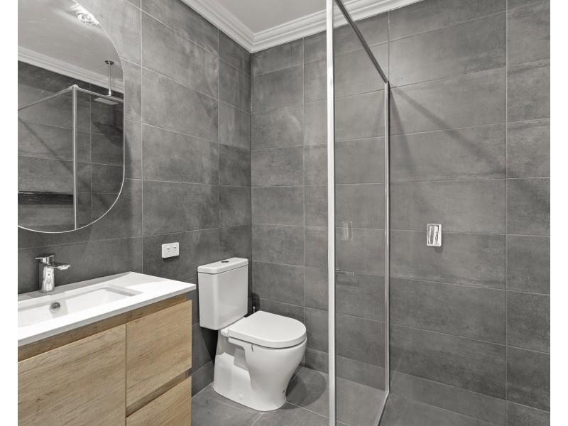 8 Blackfen Court, Arundel QLD 4214