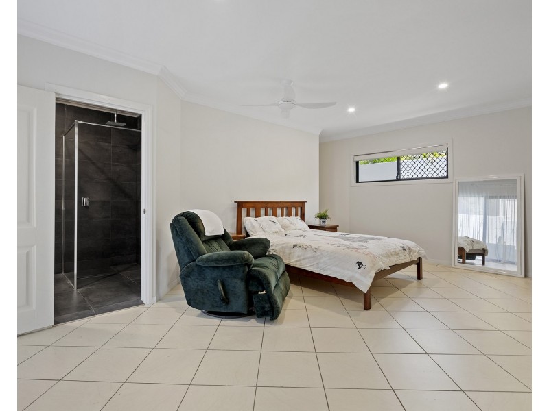 8 Blackfen Court, Arundel QLD 4214