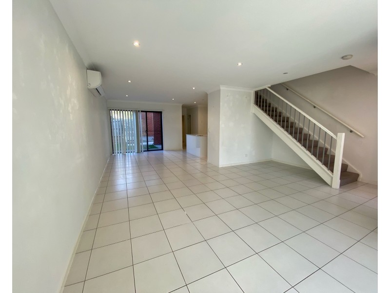 4/33 Chrome Drive, Pimpama QLD 4209