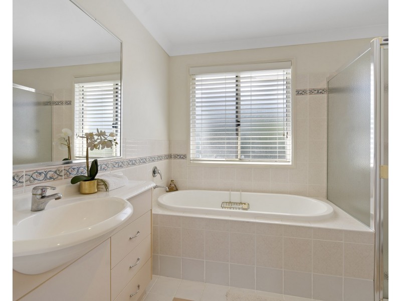 12 Petworth Court, Arundel QLD 4214