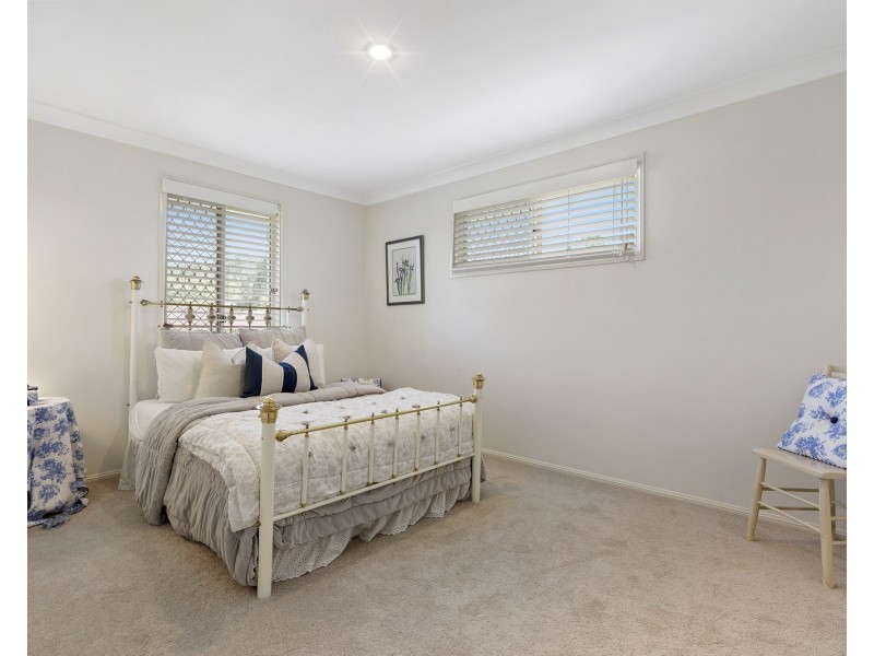 12 Petworth Court, Arundel QLD 4214