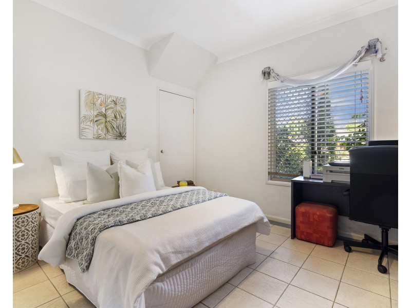 12 Petworth Court, Arundel QLD 4214