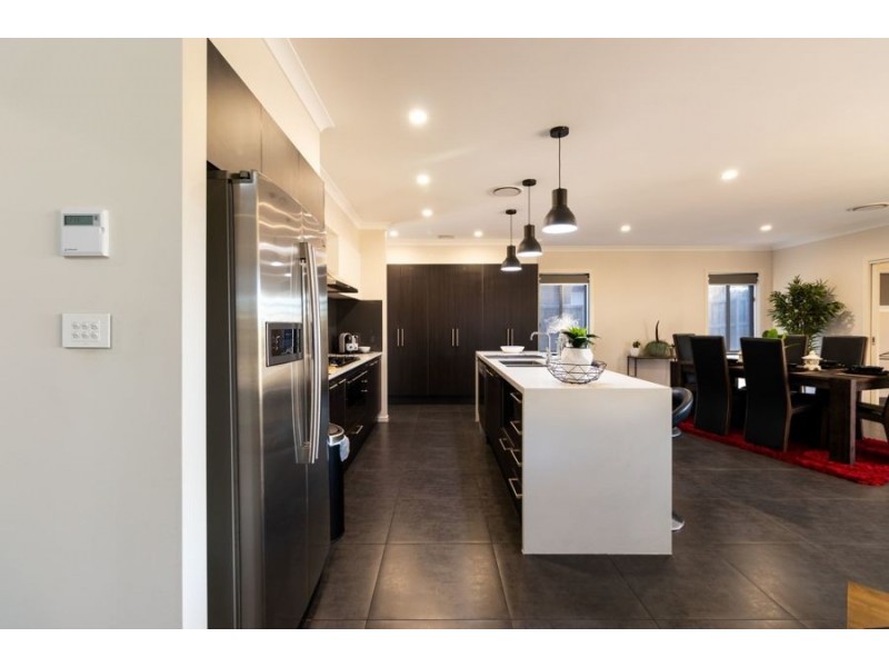 52 Cockatoo Ridge, Aberglasslyn NSW 2320