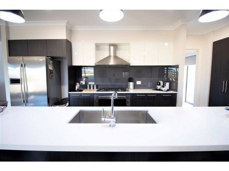 52 Cockatoo Ridge, Aberglasslyn NSW 2320