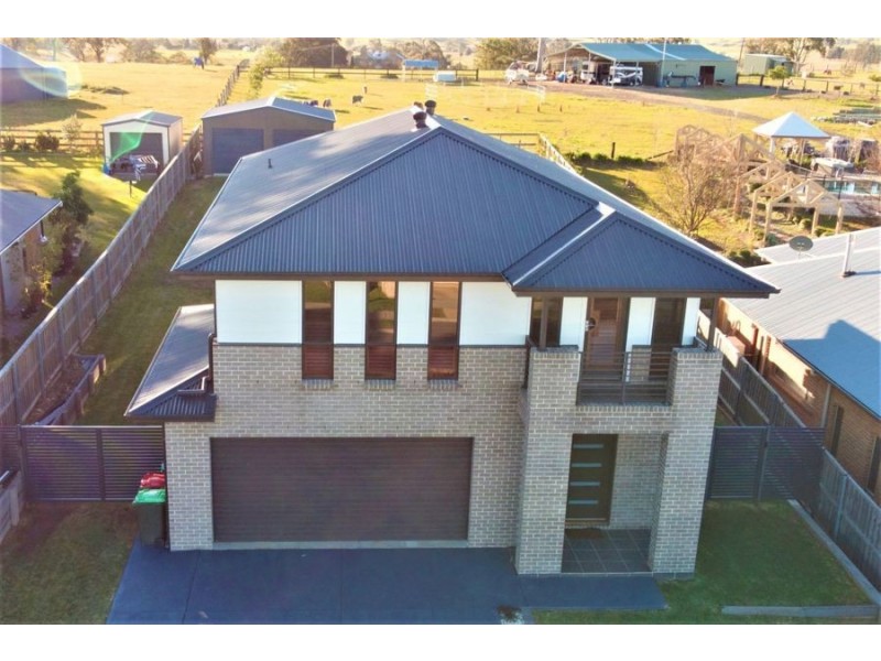 52 Cockatoo Ridge, Aberglasslyn NSW 2320