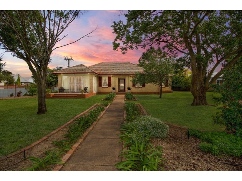 25 Bourke St, Singleton NSW 2330