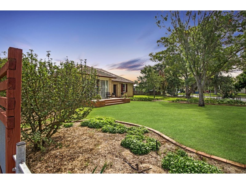 25 Bourke St, Singleton NSW 2330