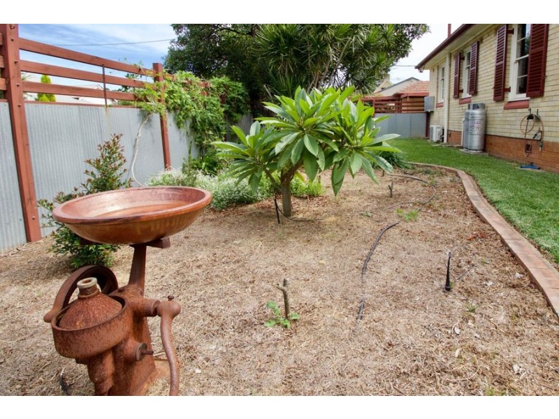 25 Bourke St, Singleton NSW 2330