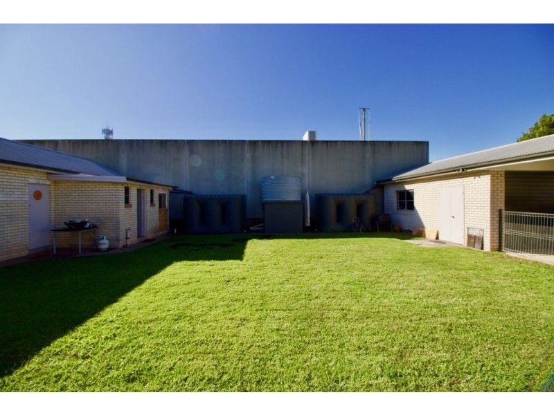 8 Castlereagh St, Singleton NSW 2330