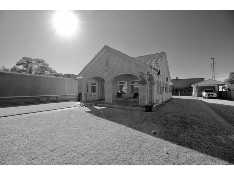 8 Castlereagh St, Singleton NSW 2330