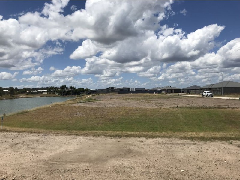 207 Robin Lane, Eli Waters QLD 4655