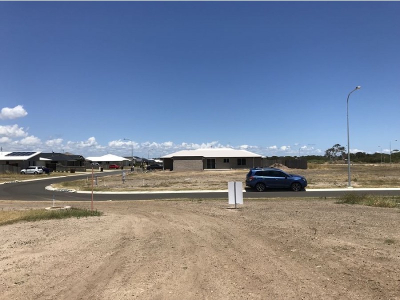 207 Robin Lane, Eli Waters QLD 4655