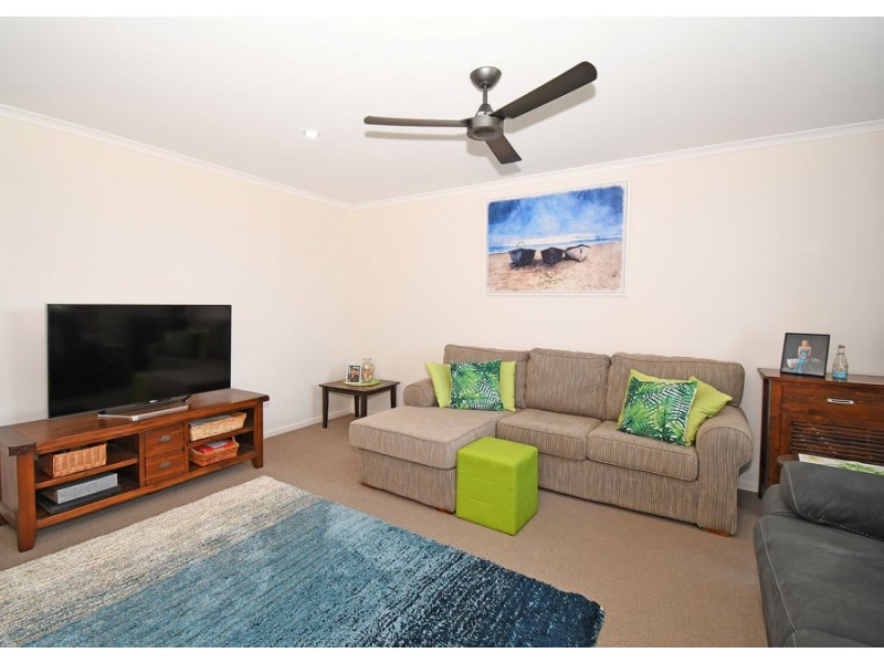 8 Samphire Street, Eli Waters QLD 4655
