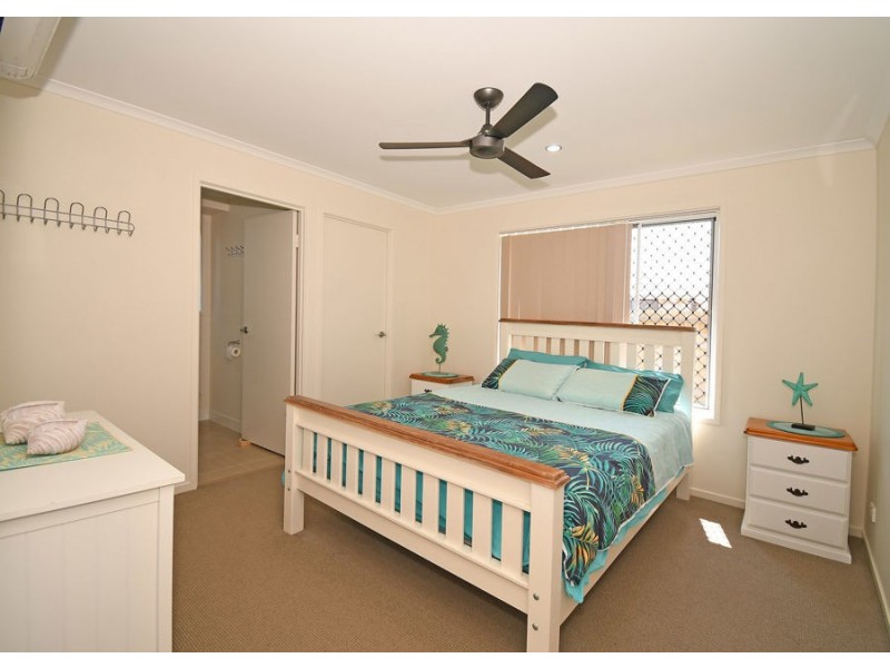 8 Samphire Street, Eli Waters QLD 4655