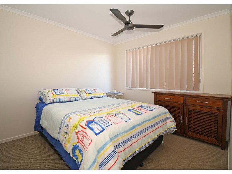 8 Samphire Street, Eli Waters QLD 4655