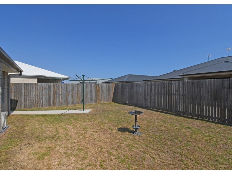 8 Samphire Street, Eli Waters QLD 4655