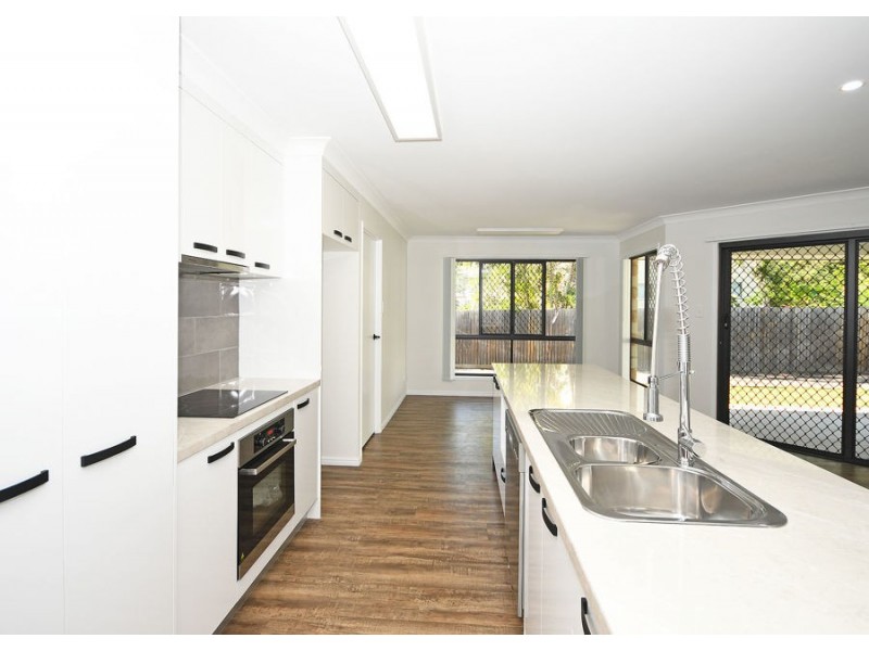 215 Samphire Street, Eli Waters QLD 4655