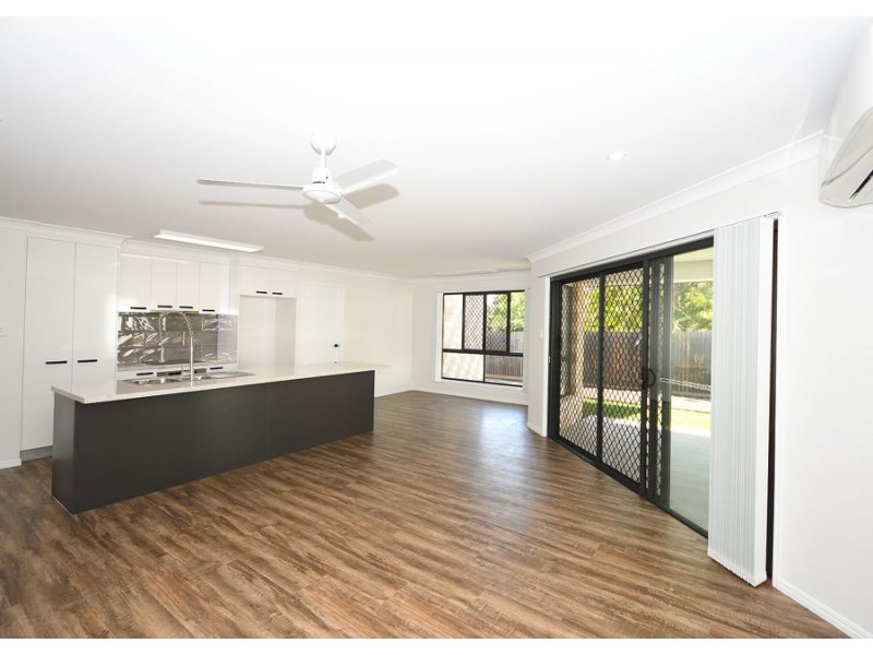 215 Samphire Street, Eli Waters QLD 4655