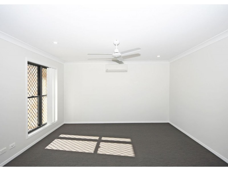 215 Samphire Street, Eli Waters QLD 4655