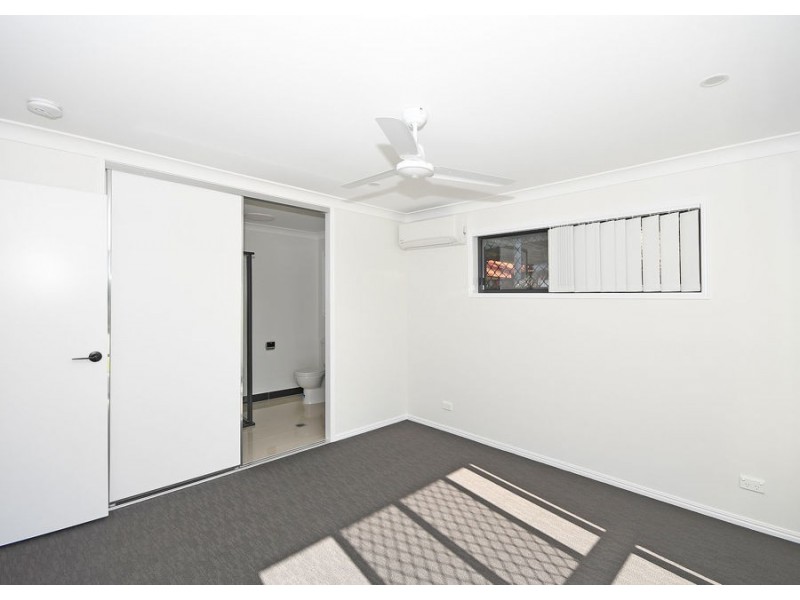 215 Samphire Street, Eli Waters QLD 4655