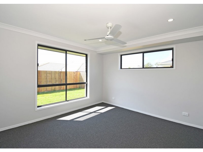 31 Sailaway Circuit, Eli Waters QLD 4655