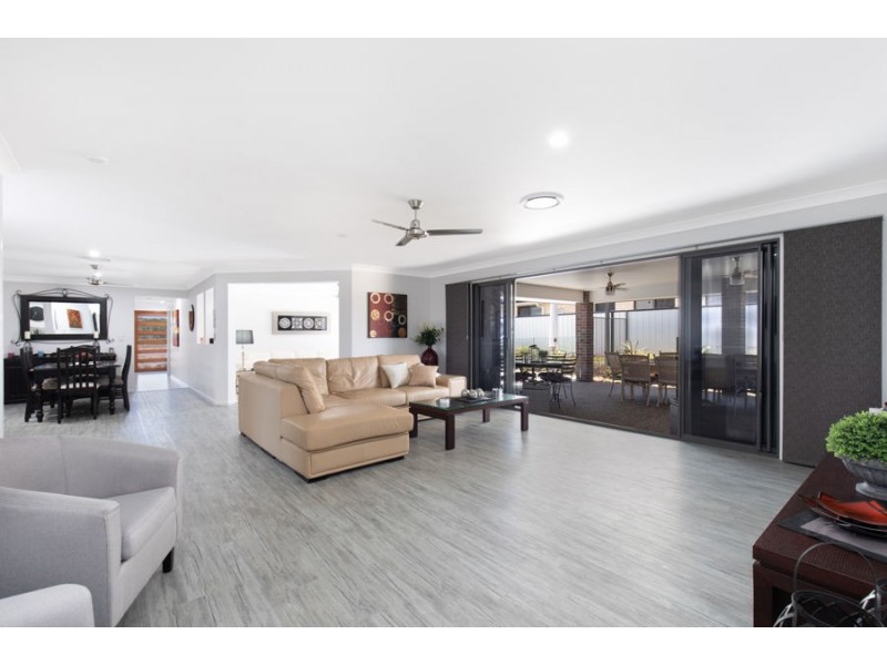 12 Mahalo Road, Booral QLD 4655