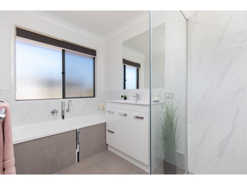 12 Mahalo Road, Booral QLD 4655