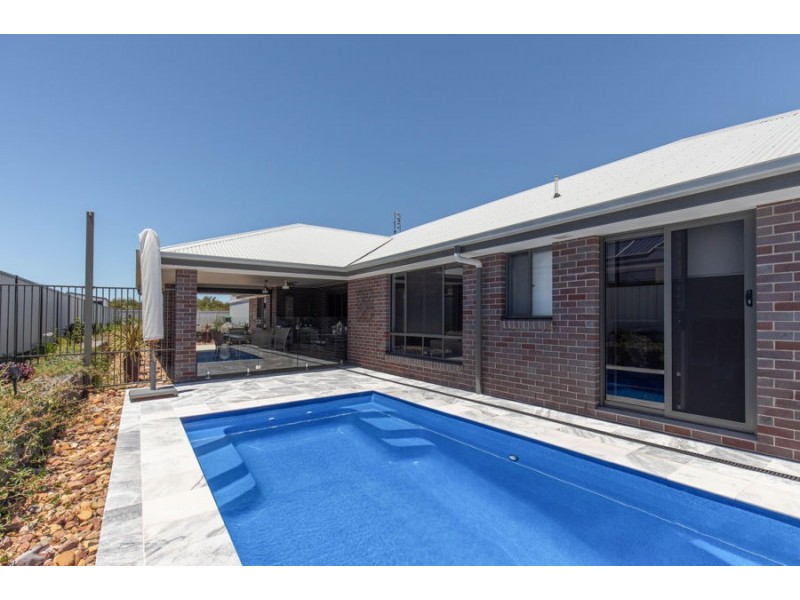 12 Mahalo Road, Booral QLD 4655