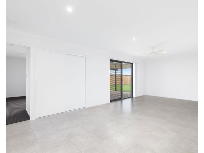 2 Waterside Way, Eli Waters QLD 4655