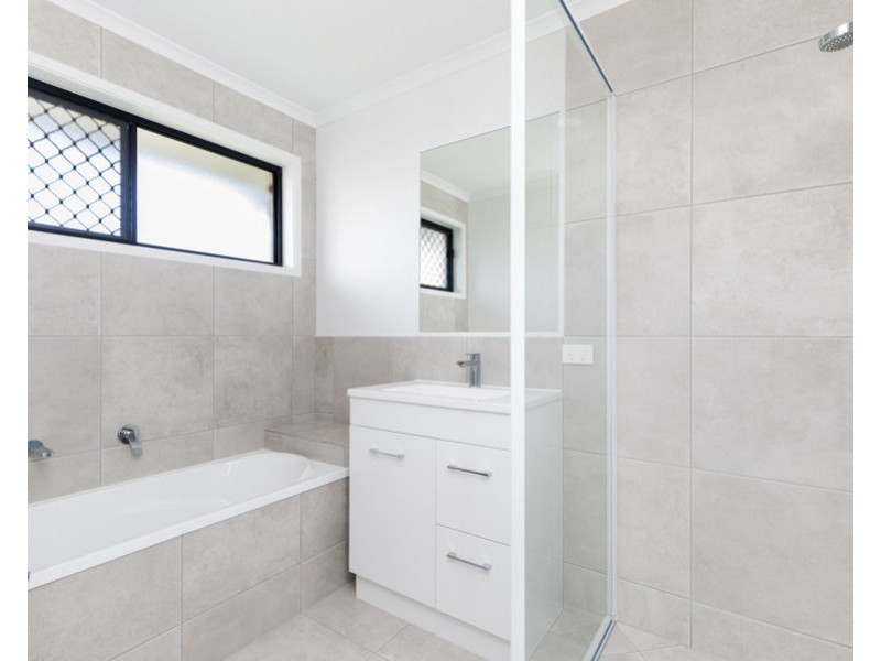 2 Waterside Way, Eli Waters QLD 4655