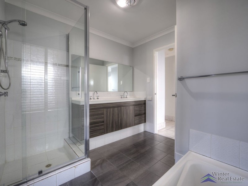 89 Bolderwood Drive, South Lake WA 6164