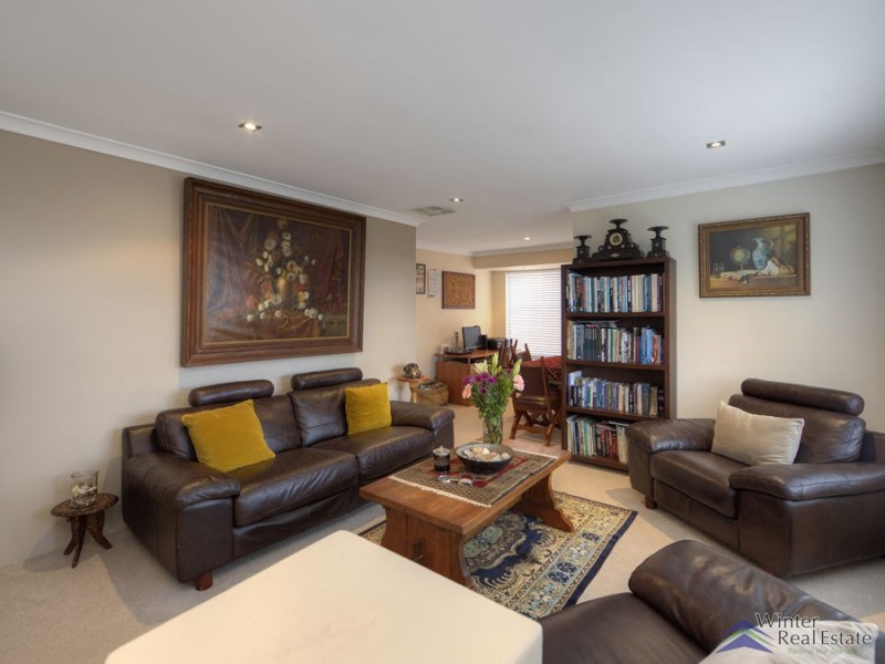 16 Chadlington Drive, Padbury WA 6025