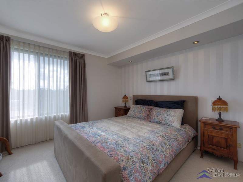 16 Chadlington Drive, Padbury WA 6025