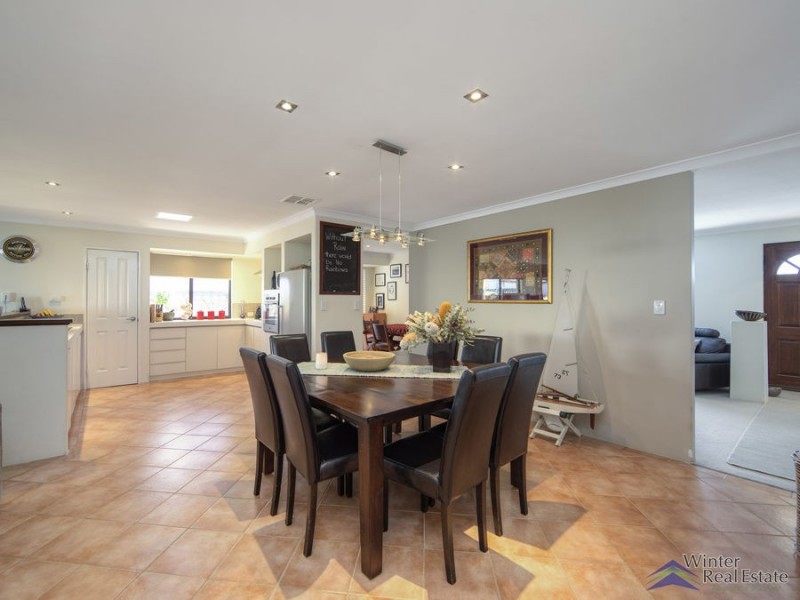 16 Chadlington Drive, Padbury WA 6025