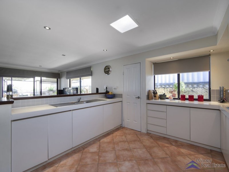 16 Chadlington Drive, Padbury WA 6025