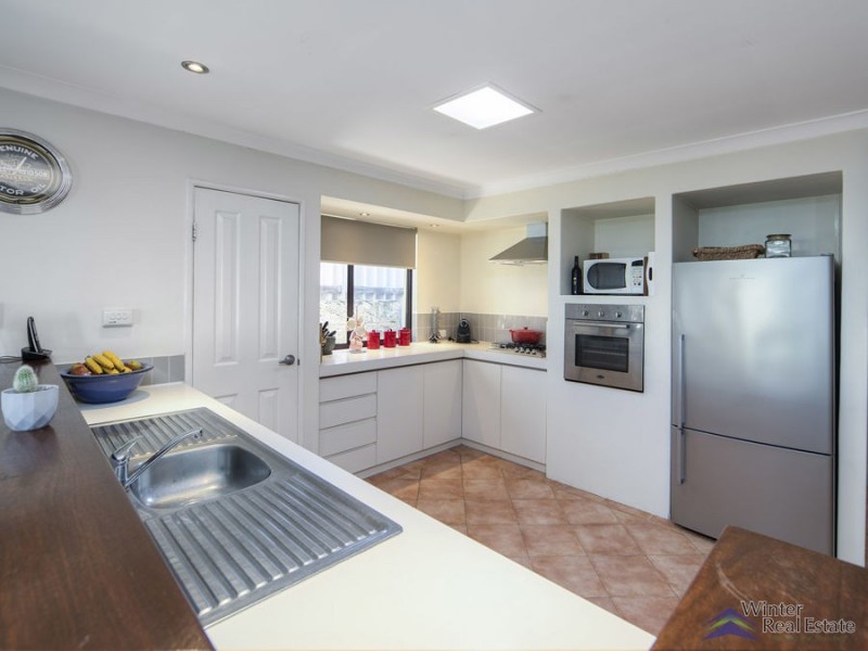 16 Chadlington Drive, Padbury WA 6025