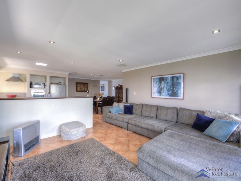 16 Chadlington Drive, Padbury WA 6025