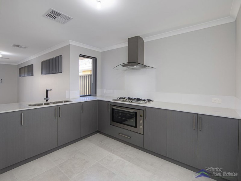21 Simcoe Way, Caversham WA 6055