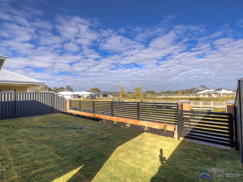 21 Simcoe Way, Caversham WA 6055