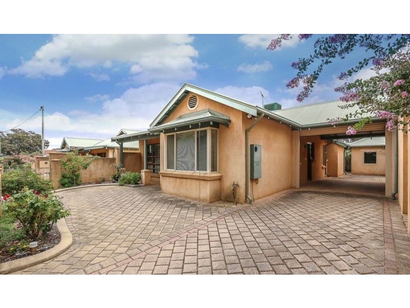 3/3 Dixon Road, Kalamunda WA 6076