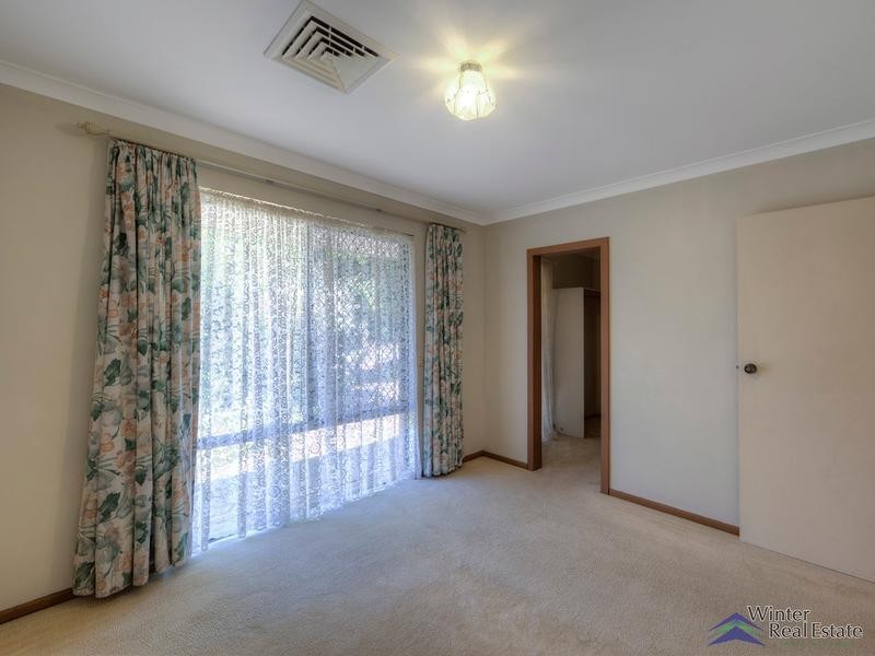 5 Banner Place, Lesmurdie WA 6076