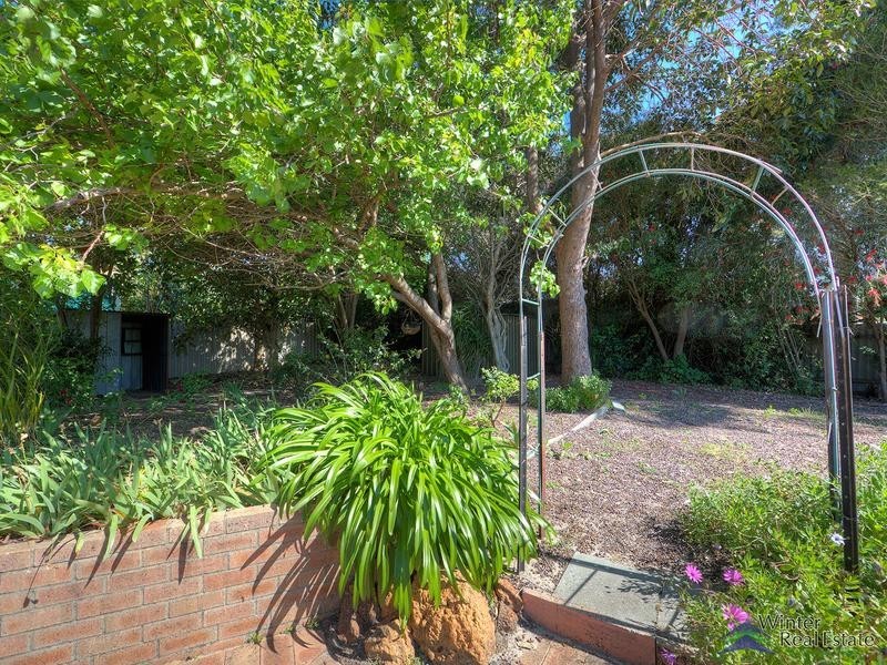 5 Banner Place, Lesmurdie WA 6076