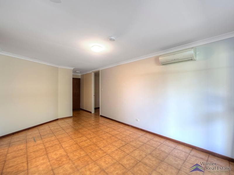 8 Bruce Road, Wattle Grove WA 6107