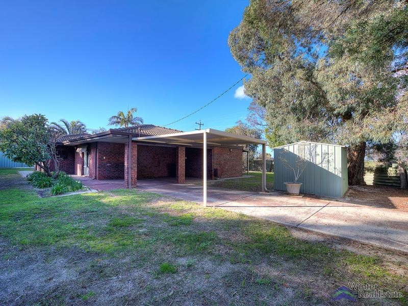 8 Bruce Road, Wattle Grove WA 6107