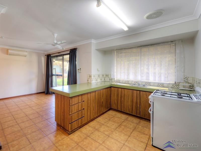 8 Bruce Road, Wattle Grove WA 6107