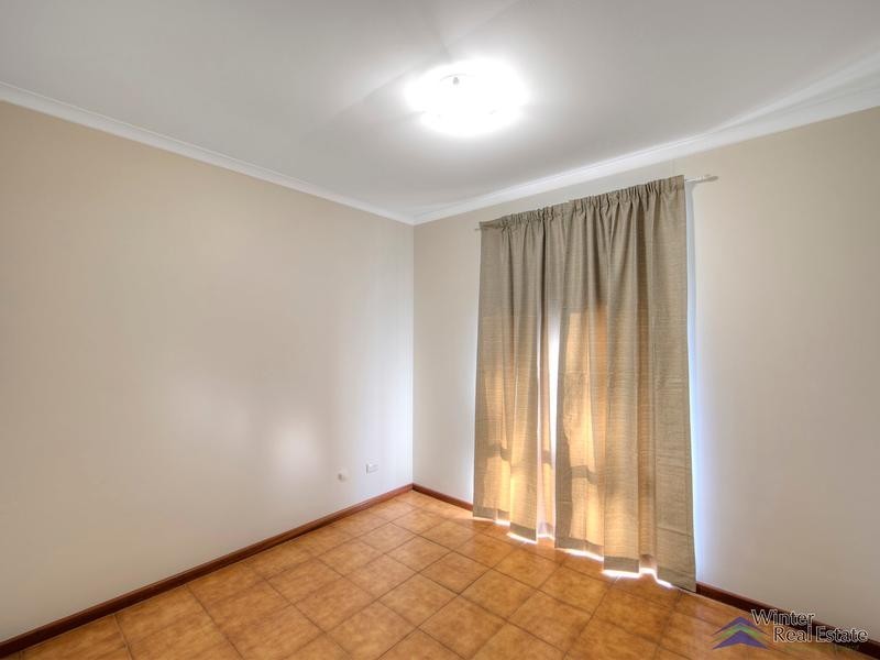 8 Bruce Road, Wattle Grove WA 6107