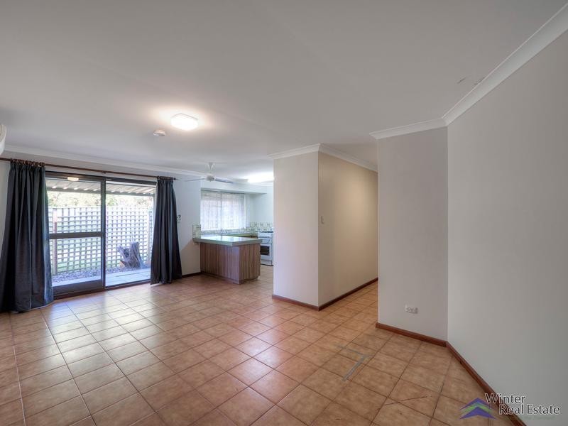 8 Bruce Road, Wattle Grove WA 6107