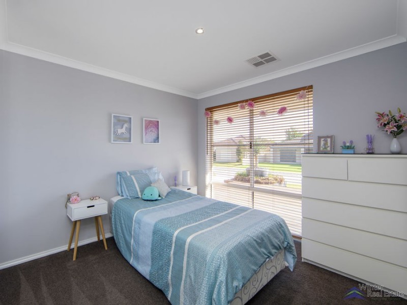 22 Baza Gardens, Maida Vale WA 6057