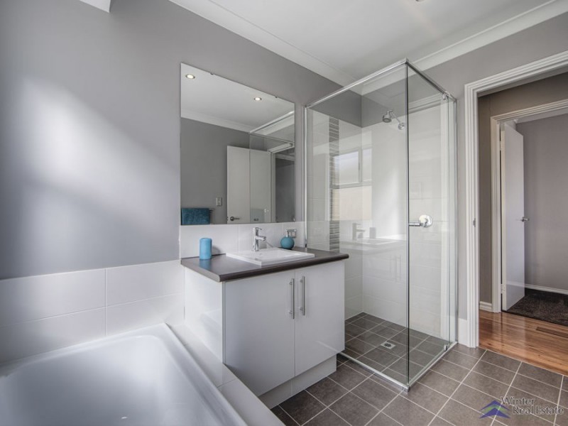 22 Baza Gardens, Maida Vale WA 6057